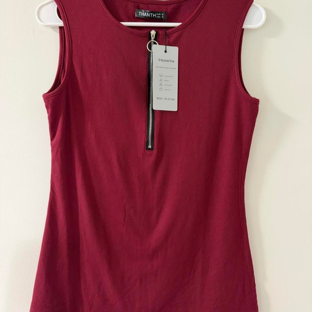 Thanth Sleeveless Top Women M Burgundy NEW Ribbed O-Ring Zipper Tank